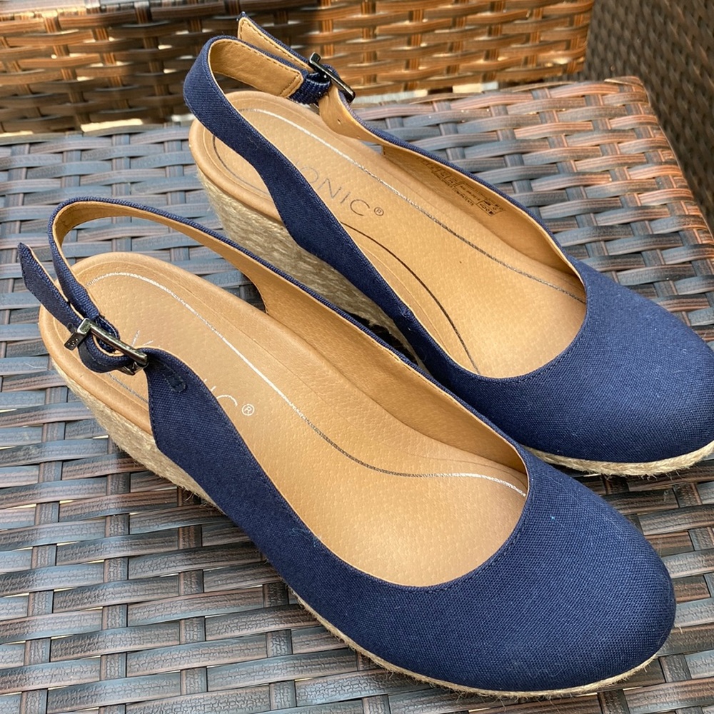 Vionic Coralina Wedge Heel / Size 7. Like new.
